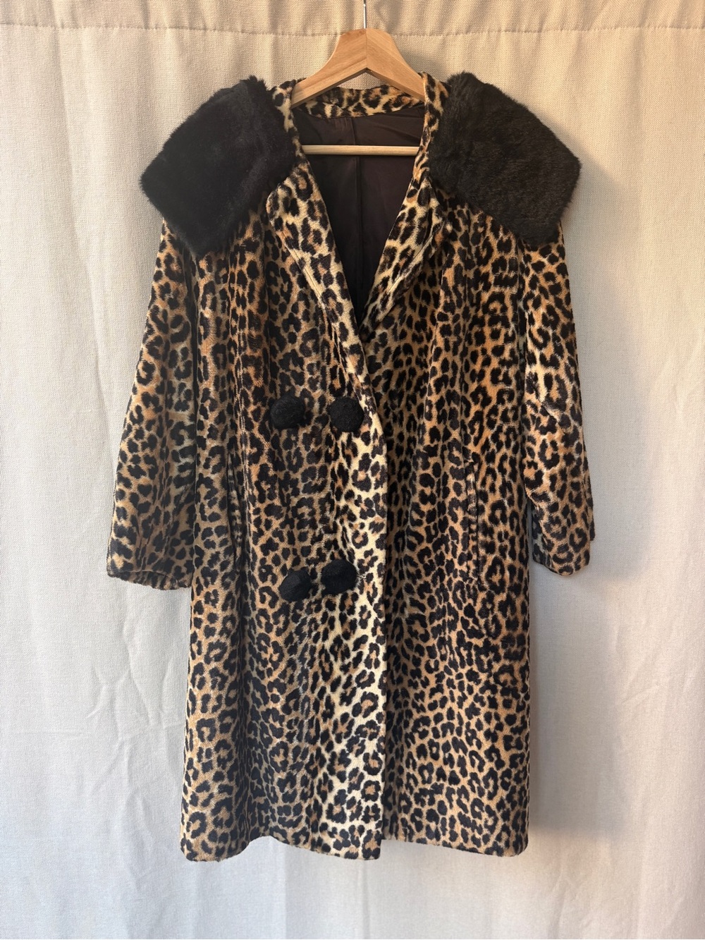 Vintage Leopard Print Coat with Black Fur Collar
